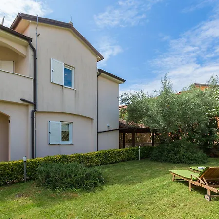 Mediterranes Mit Loungebett, Bbq, Privatem Garten, Waschmaschine, Klimatisierten Schlafzimmern 펜션 Tar-Vabriga
