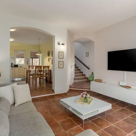 Holiday home Mediterranes Mit Loungebett, Bbq, Privatem Garten, Waschmaschine, Klimatisierten Schlafzimmern Tar-Vabriga