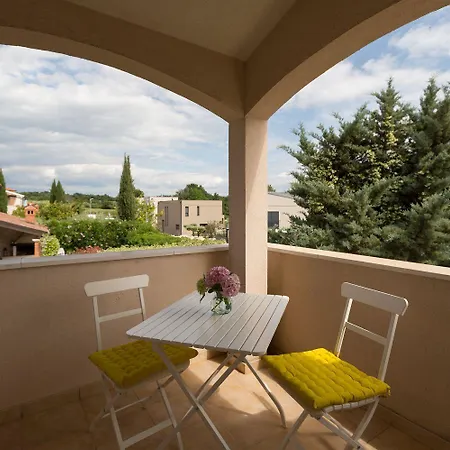 Semesterbostad Mediterranes Mit Loungebett, Bbq, Privatem Garten, Waschmaschine, Klimatisierten Schlafzimmern Tar-Vabriga