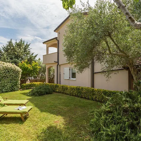 Mediterranes Mit Loungebett, Bbq, Privatem Garten, Waschmaschine, Klimatisierten Schlafzimmern Tar-Vabriga