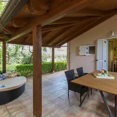 Mediterranes Mit Loungebett, Bbq, Privatem Garten, Waschmaschine, Klimatisierten Schlafzimmern