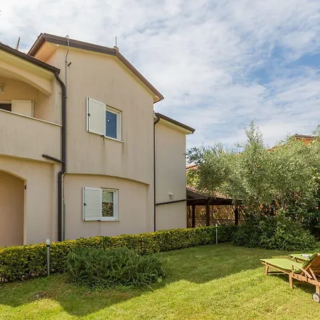 Mediterranes Mit Loungebett, Bbq, Privatem Garten, Waschmaschine, Klimatisierten Schlafzimmern Tar-Vabriga
