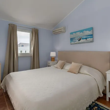 Mediterranes Mit Loungebett, Bbq, Privatem Garten, Waschmaschine, Klimatisierten Schlafzimmern Semesterbostad