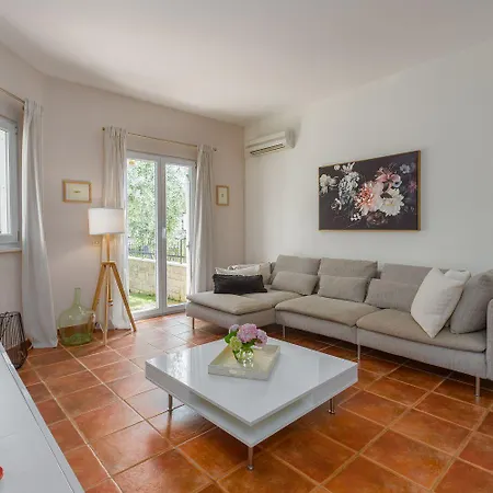 Mediterranes Mit Loungebett, Bbq, Privatem Garten, Waschmaschine, Klimatisierten Schlafzimmern *
