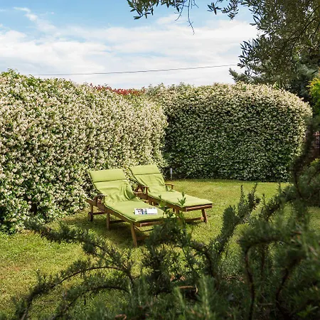 Mediterranes Mit Loungebett, Bbq, Privatem Garten, Waschmaschine, Klimatisierten Schlafzimmern Semesterbostad