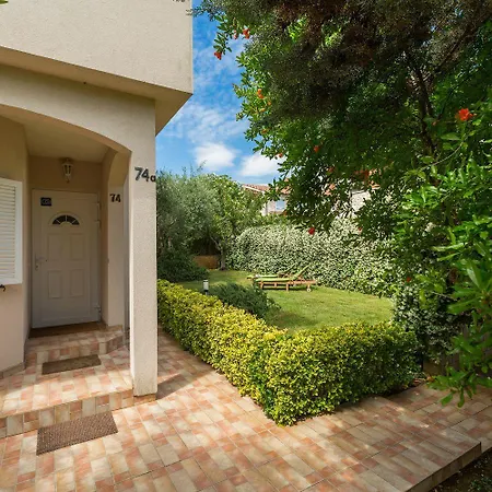 Holiday home Mediterranes Mit Loungebett, Bbq, Privatem Garten, Waschmaschine, Klimatisierten Schlafzimmern *